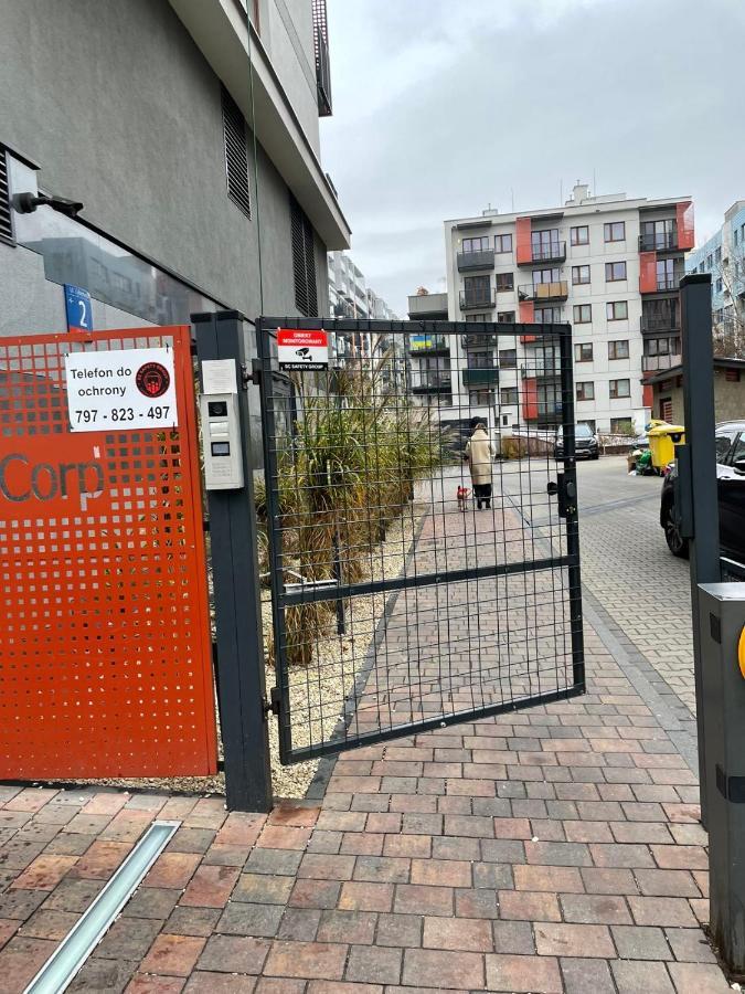 Cybernetyki2 Street Inn Near Airport Варшава Екстер'єр фото