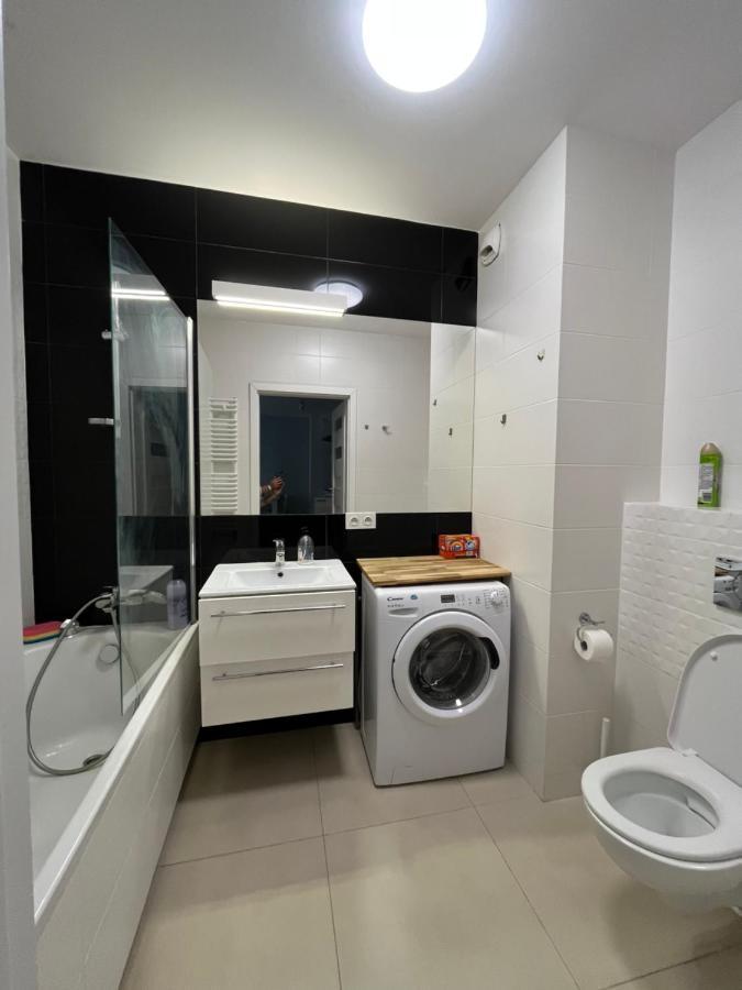 Cybernetyki2 Street Inn Near Airport Варшава Екстер'єр фото