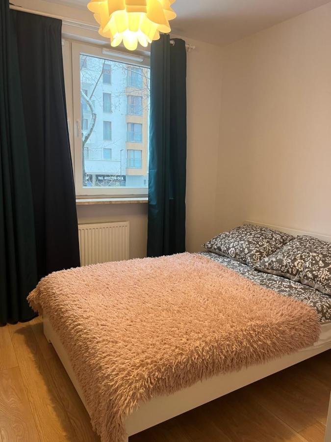 Cybernetyki2 Street Inn Near Airport Варшава Екстер'єр фото