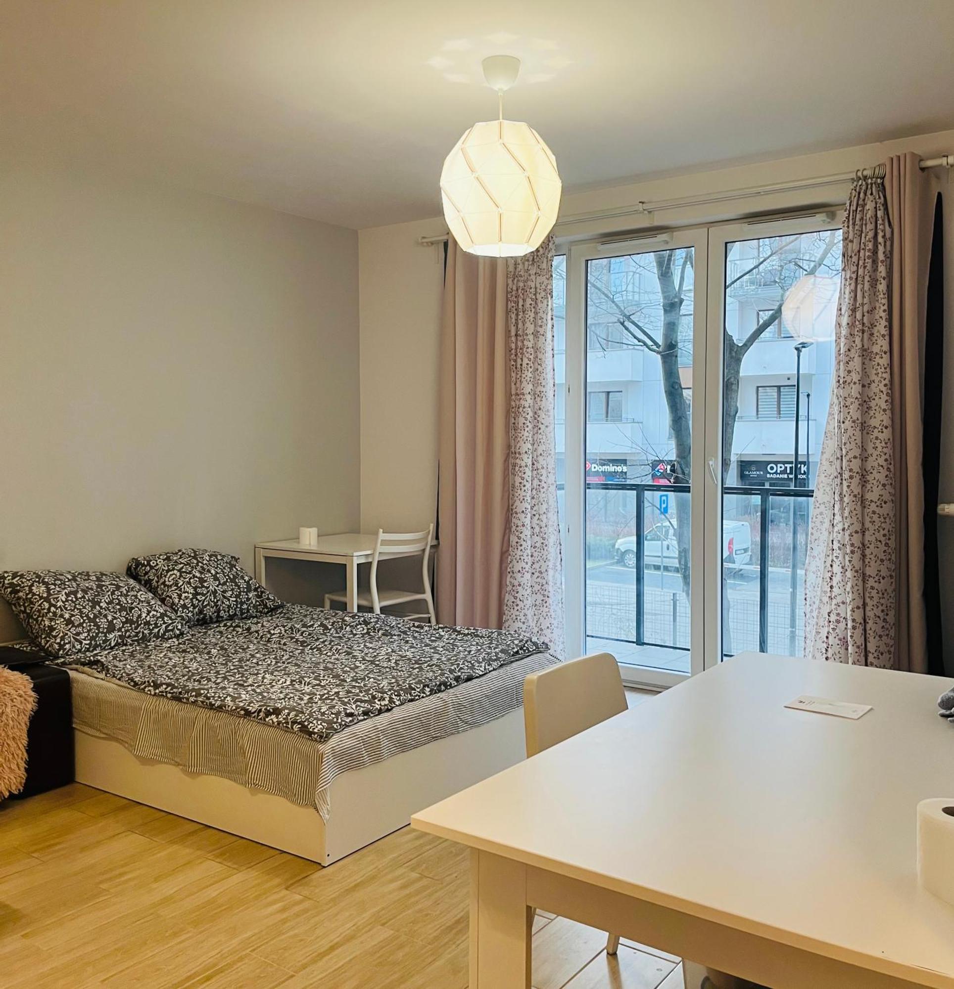Cybernetyki2 Street Inn Near Airport Варшава Екстер'єр фото